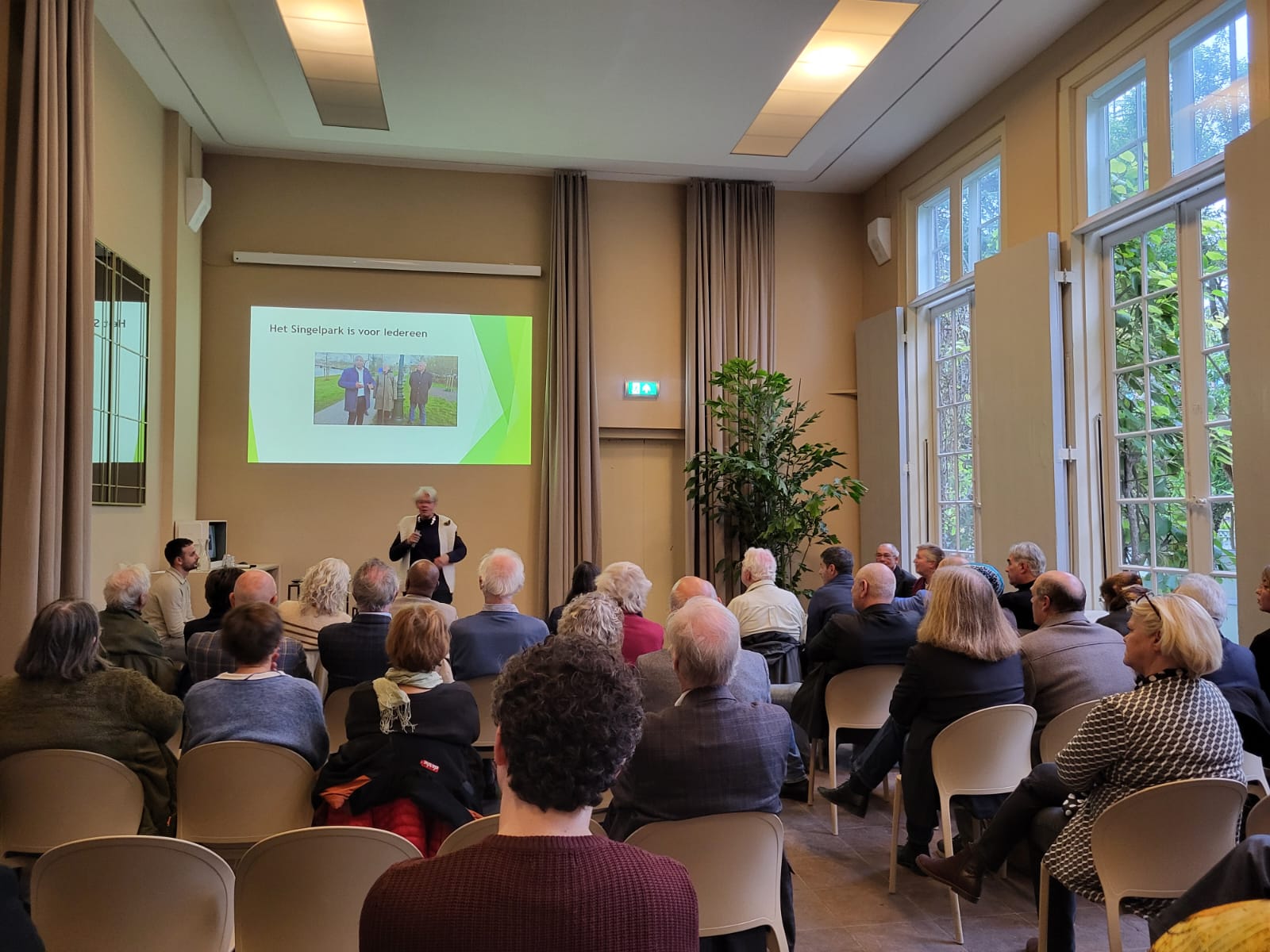 De symposium vond plaats in de Oranjerie