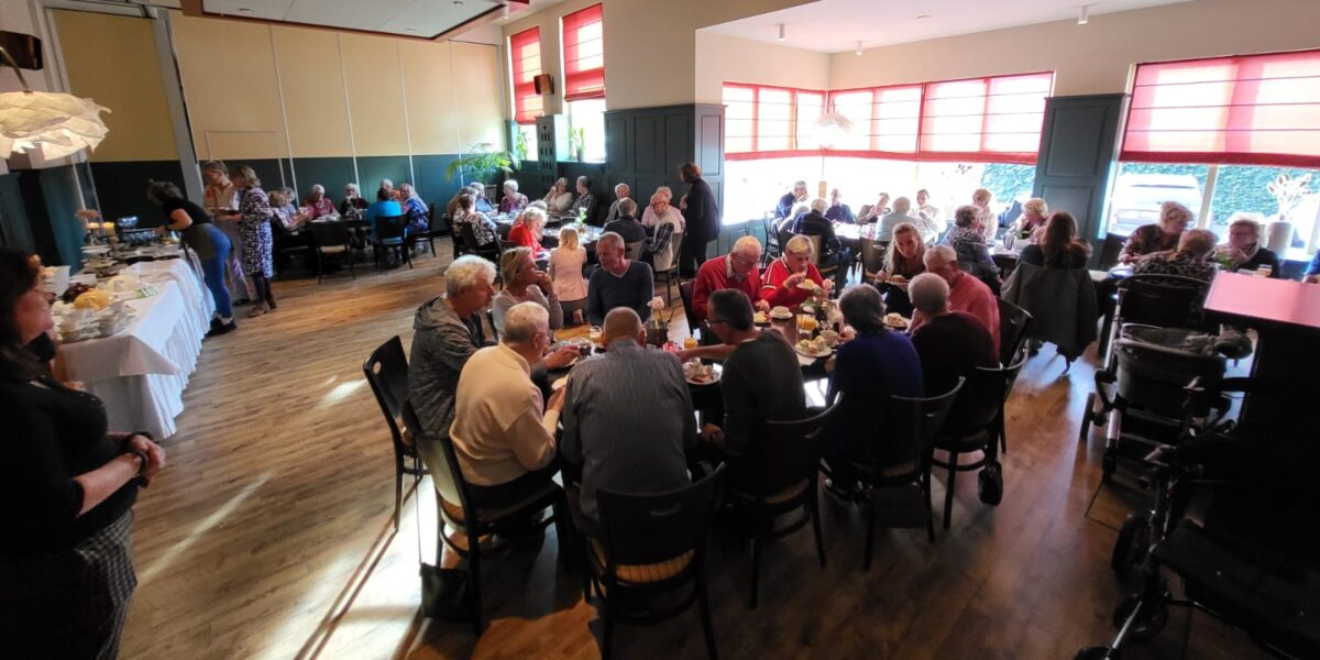 Mantelzorgers in het zonnetje gezet met high tea