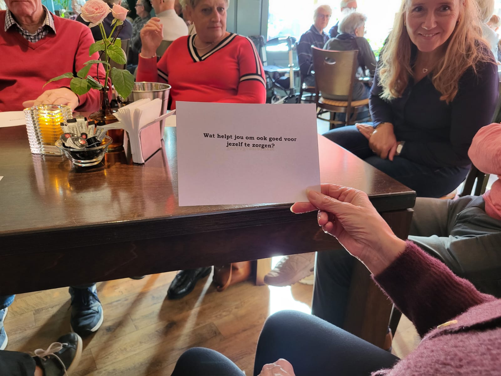 Er lagen briefjes met vragen op tafel voor een openhartig gesprek
