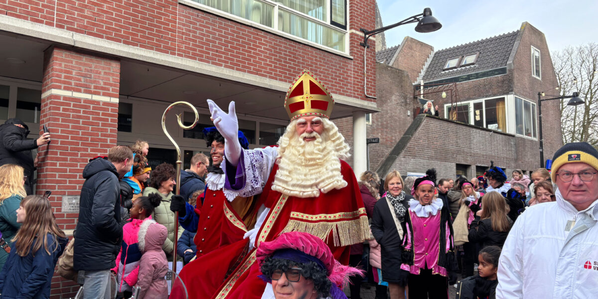 Drukte en plezier bij muzikale intocht in Voorschoten