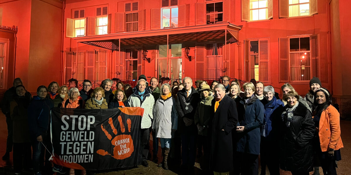 Orange the World: Wassenaar zet raadhuis De Paauw in oranje licht