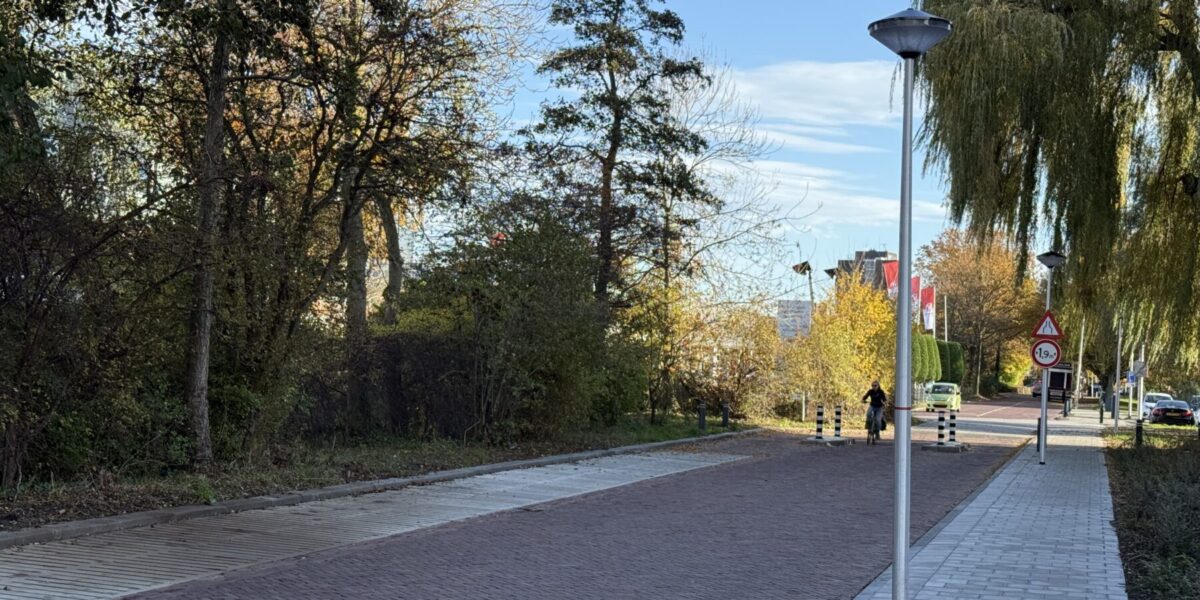 Duisternis in de straten van Leiderdorp door kapotte straatverlichting