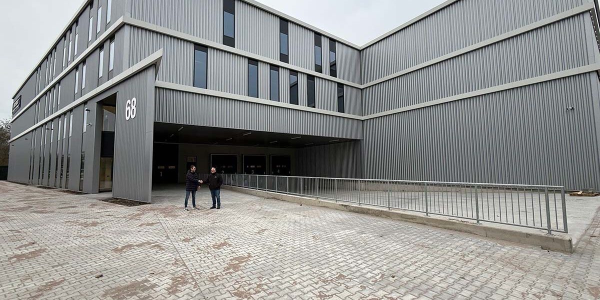 Megacomplex van 5000 vierkante meter opgeleverd aan Industrieweg Zoeterwoude