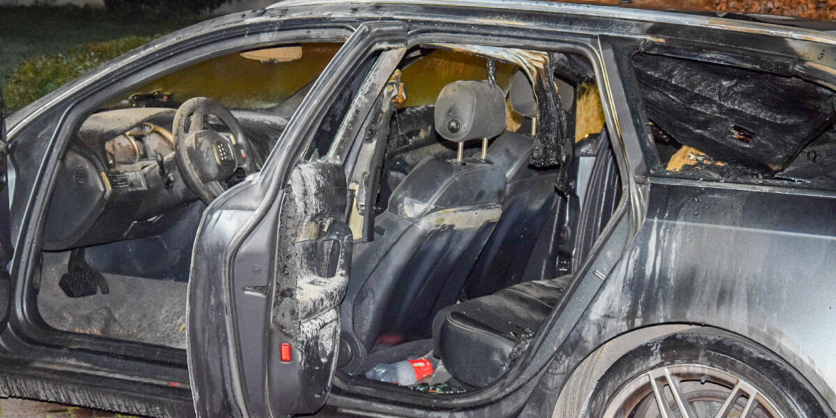 Autobrand aan Puccinidreef in Voorschoten