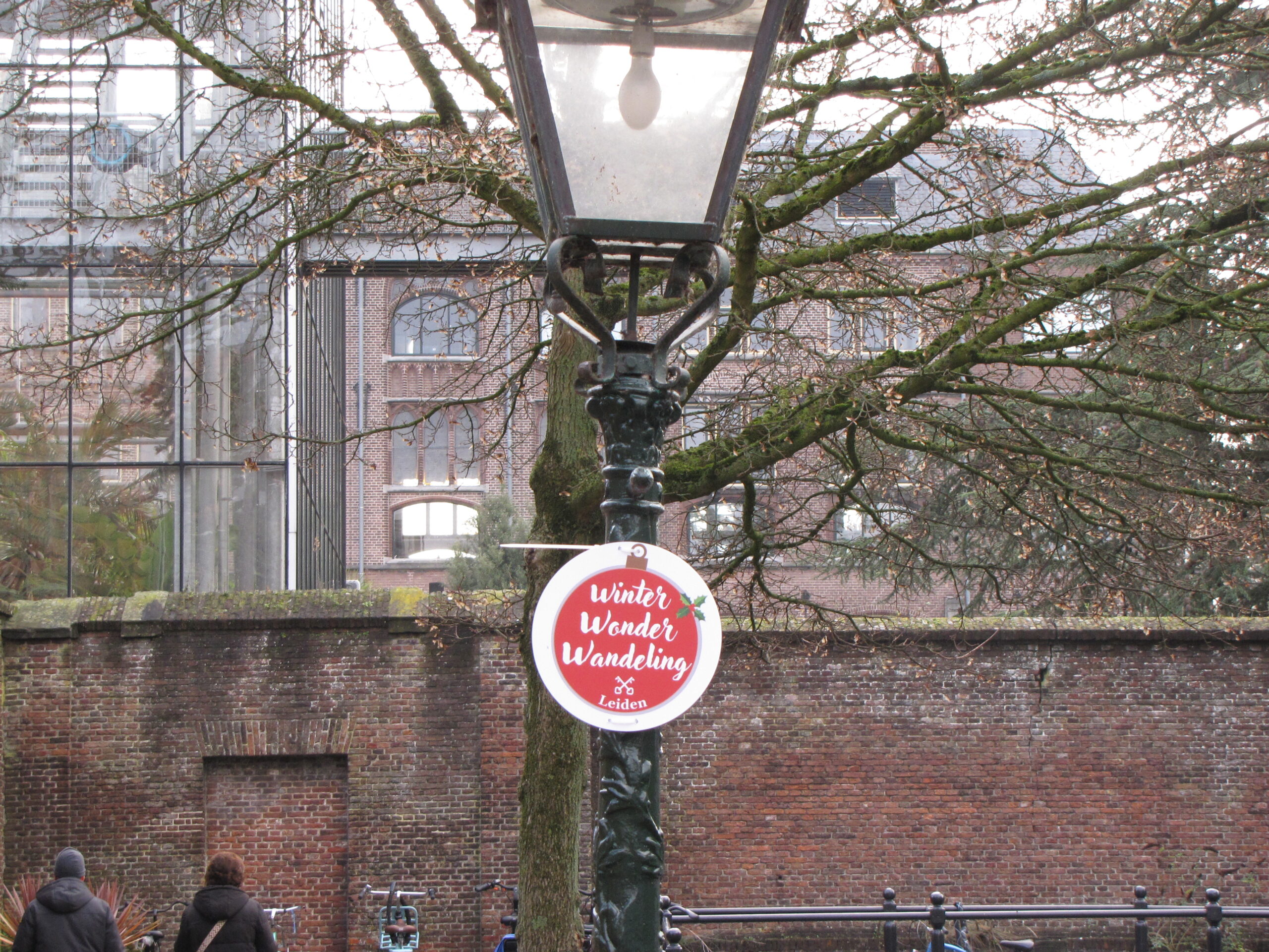 De route wordt goed aangegeven, zoals hier in de buurt van de Hortus Botanicus. (Foto: Paul Aalbers)