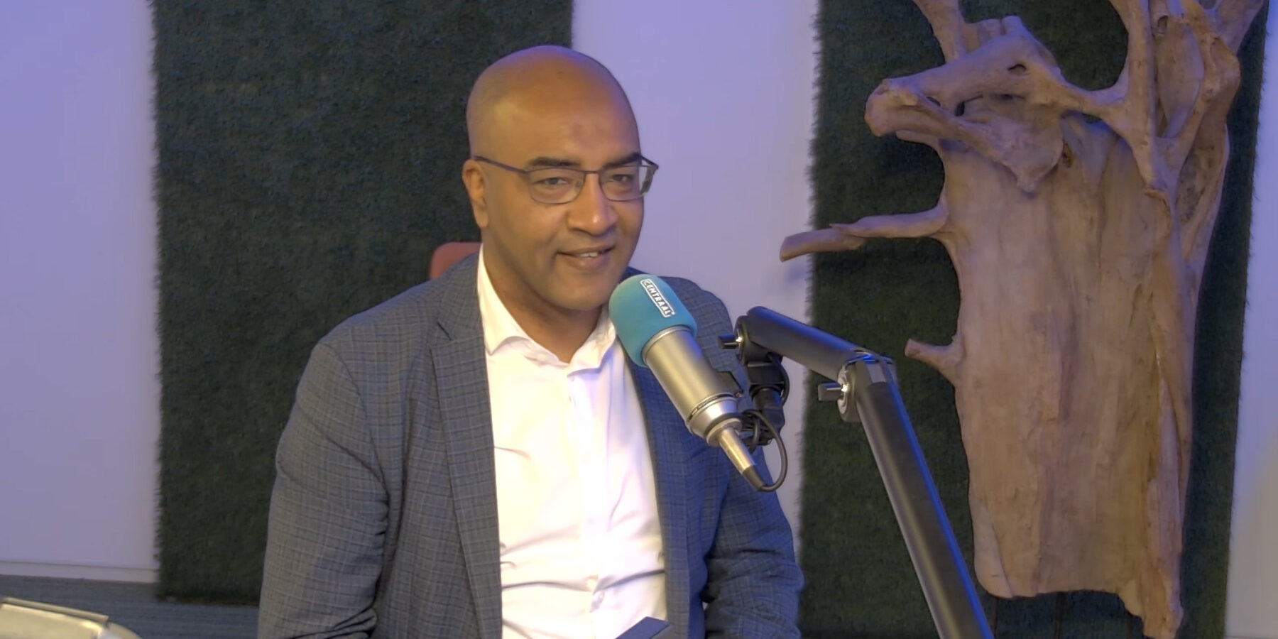 Wethouder Jermoumi studio Centraal+