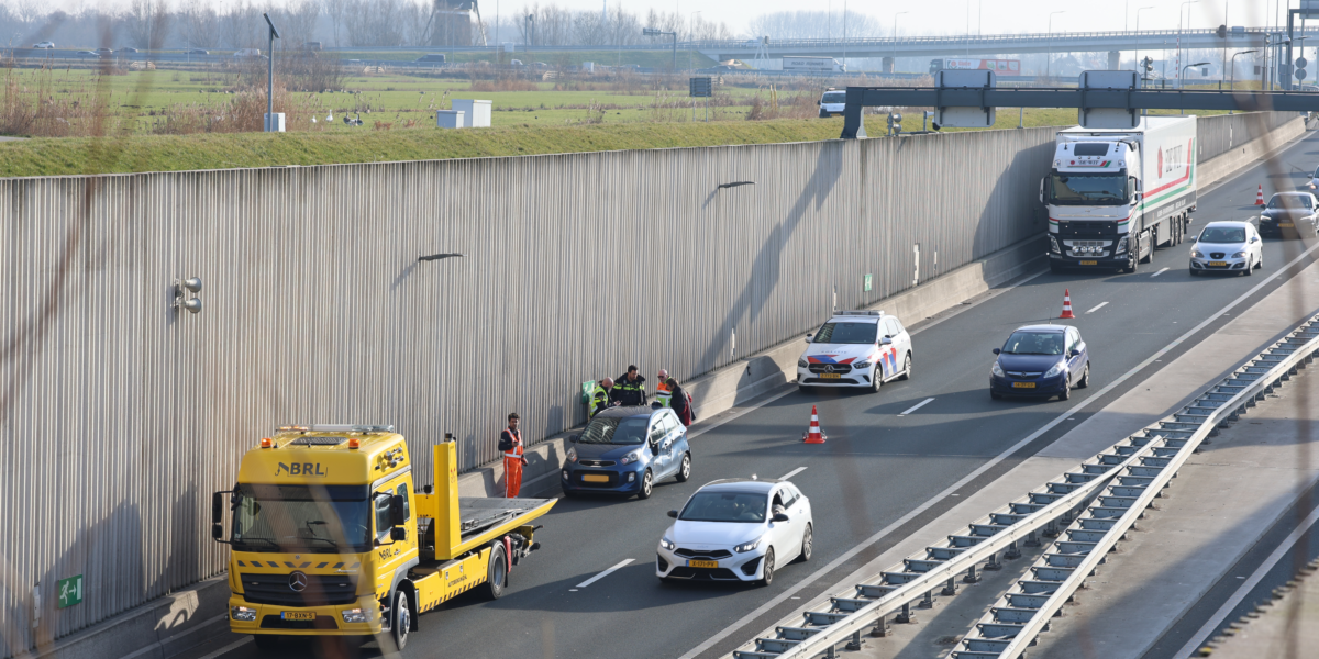 Vrachtwagen en auto botsen bij Corbulotunnel: geen gewonden wel schade