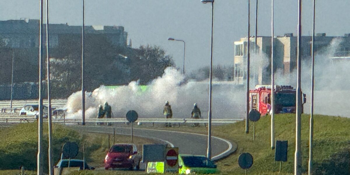 Auto brandt uit op A4