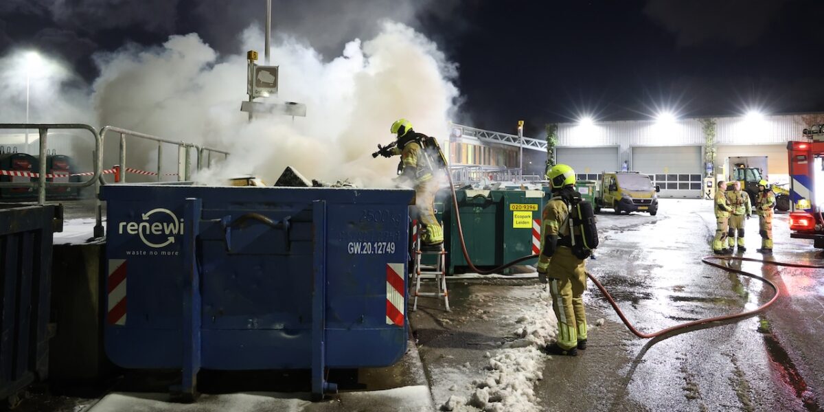 Containerbrand bij milieustraat gemeente Leiderdorp