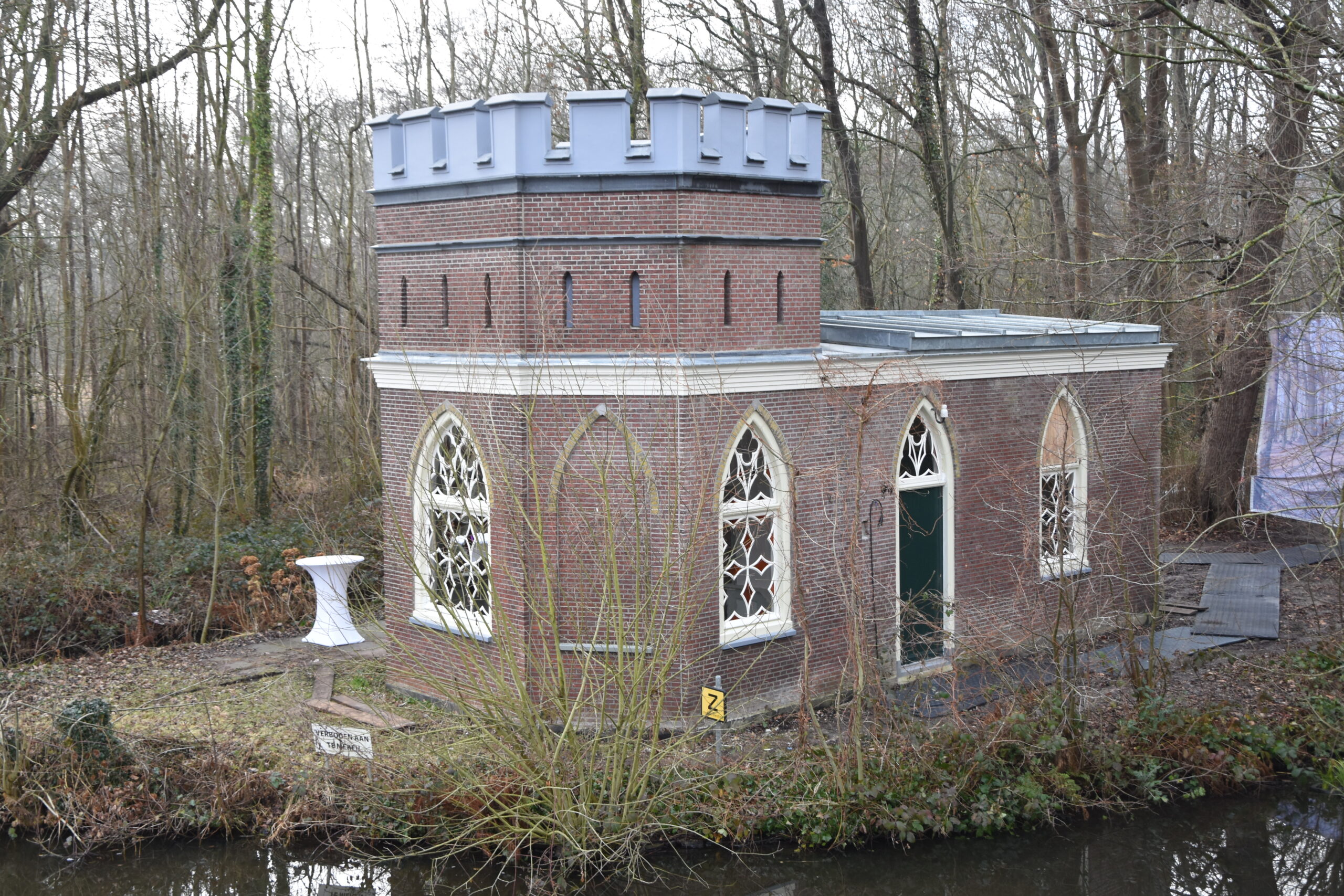 De gerestaureerde kapel op landgoed Oud-Poelgeest