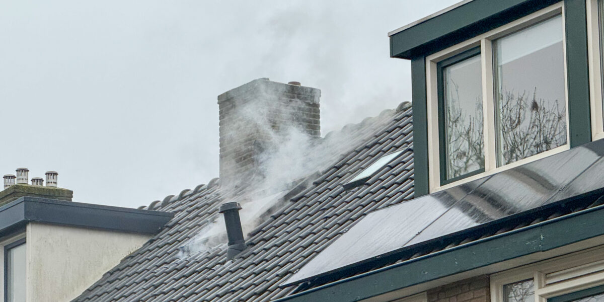 Dakbrand in woning Dijkgravenlaan in Leiderdorp