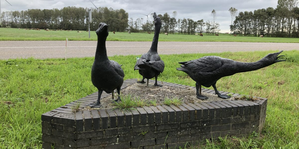 Onthulling 'Drie ganzen' in Zoeterwoude