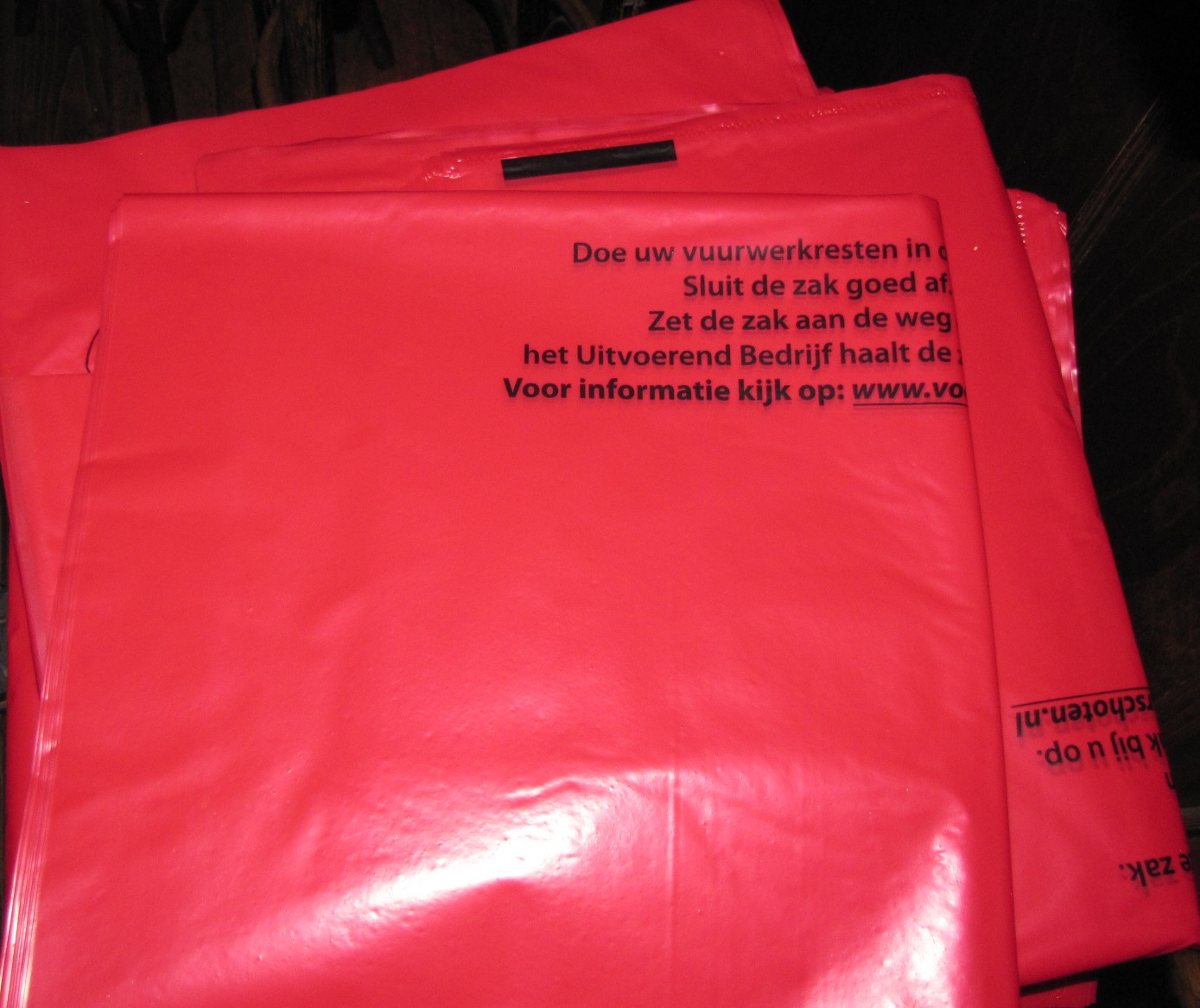 De stapel afvalzakken lag al klaar. (Foto: Paul Aalbers)