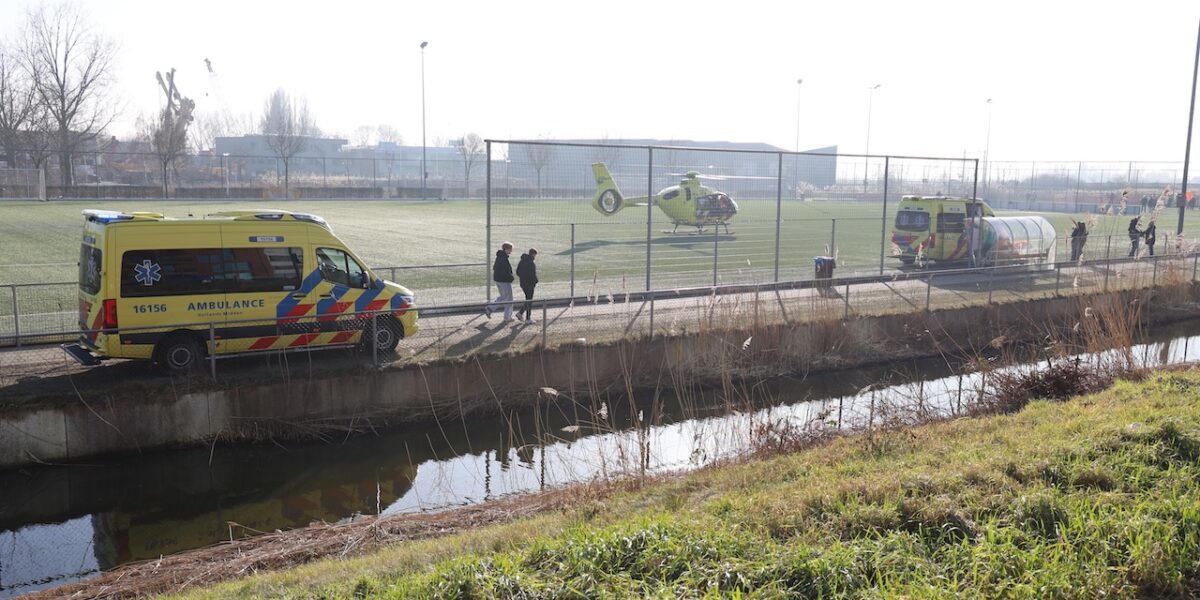 Scheidsrechter onwel tijdens wedstrijd