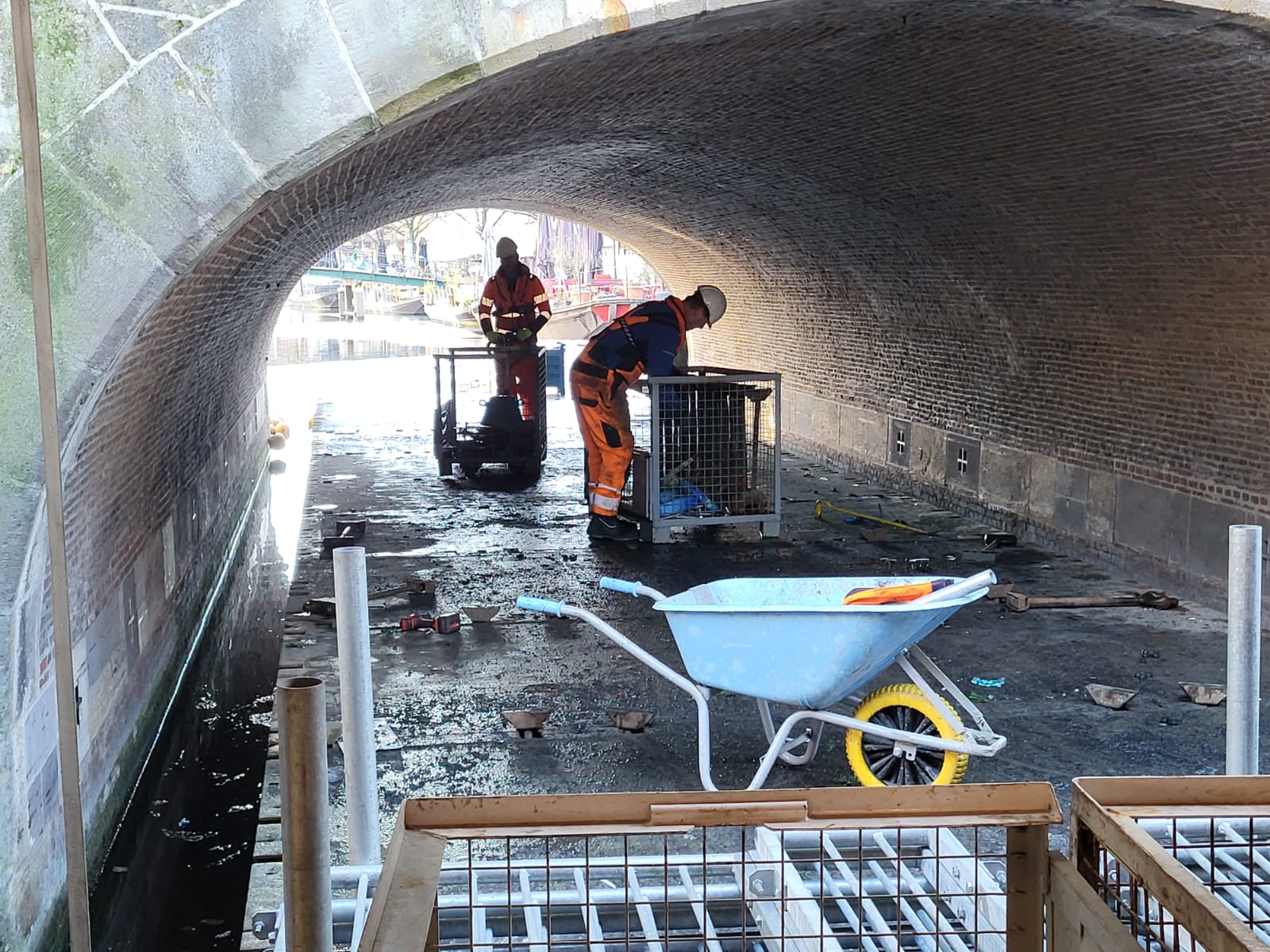 De pontons worden ontkoppeld