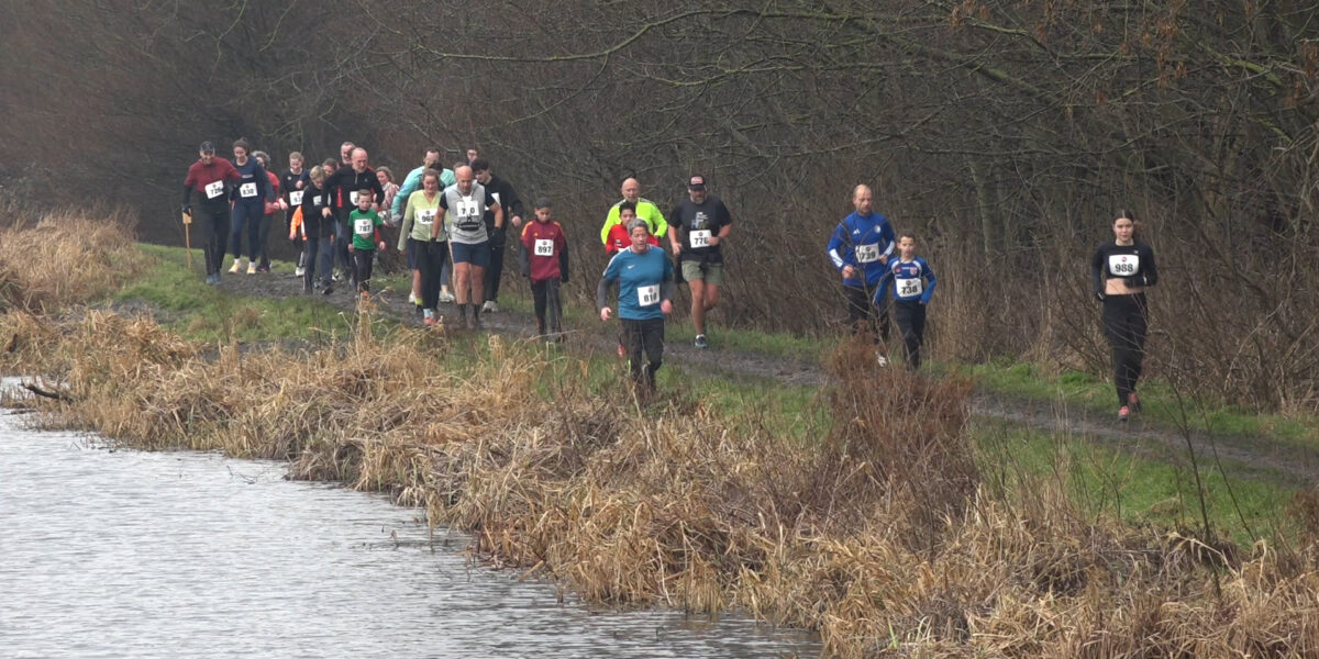 Bloemerdcross: hardlopen door de Leiderdorpse blubber