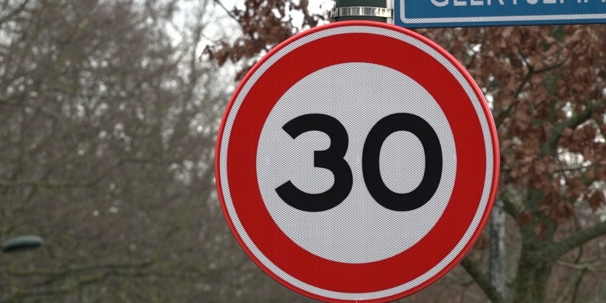 Bewoners Schenkelweg zijn hardrijders zat: ‘Dertig is dertig’