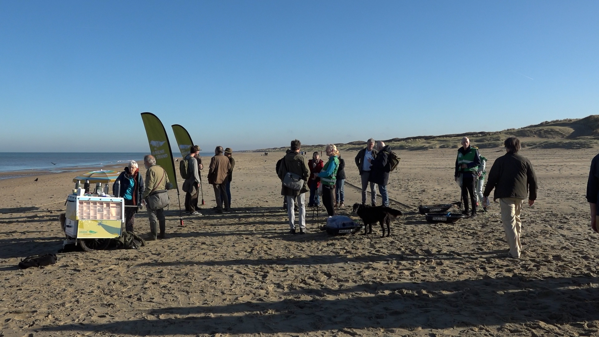Op de grens van de gemeenten Wassenaar en Den Haag werd het Groene Strand afgetrapt