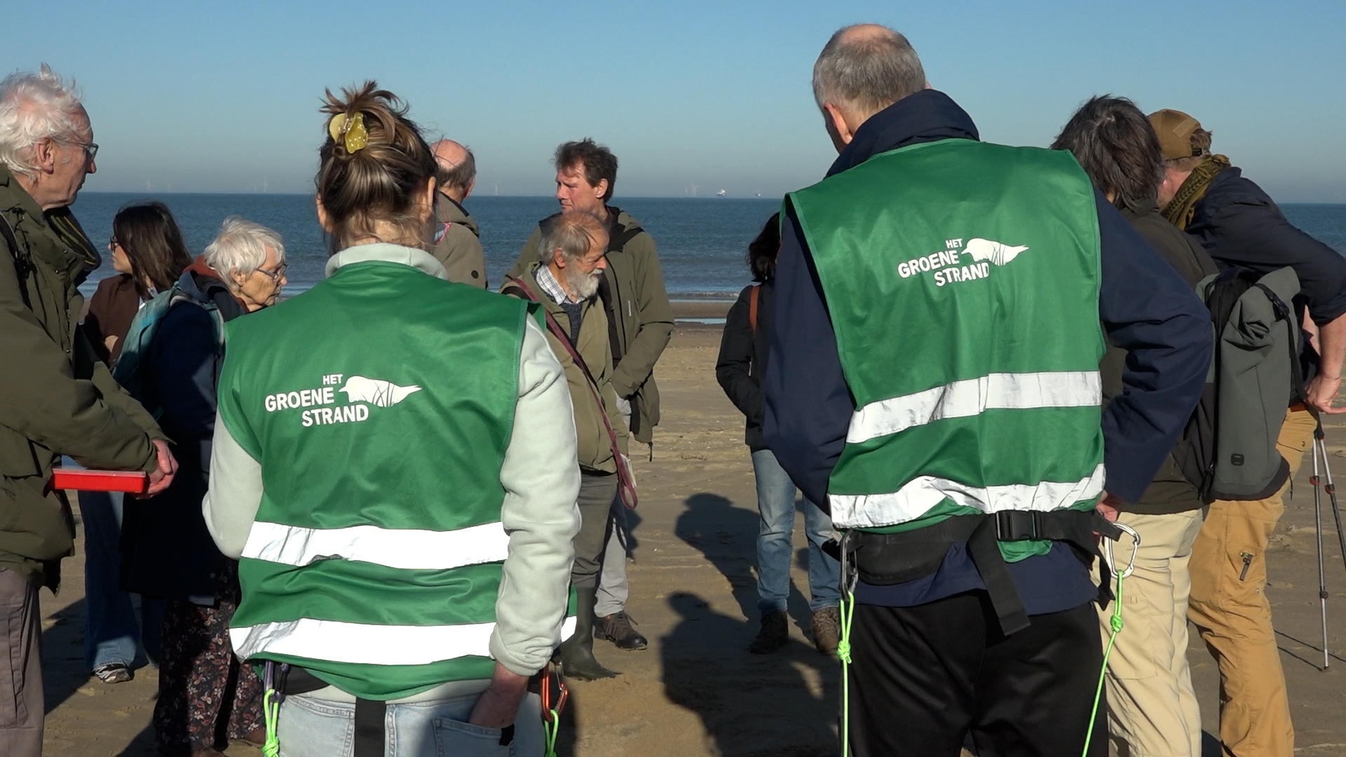 Twee vrijwilligers van het Groene Strand