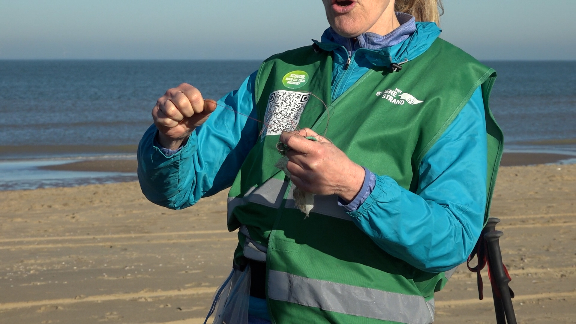 De vrijwilligers ruimen ook afval op