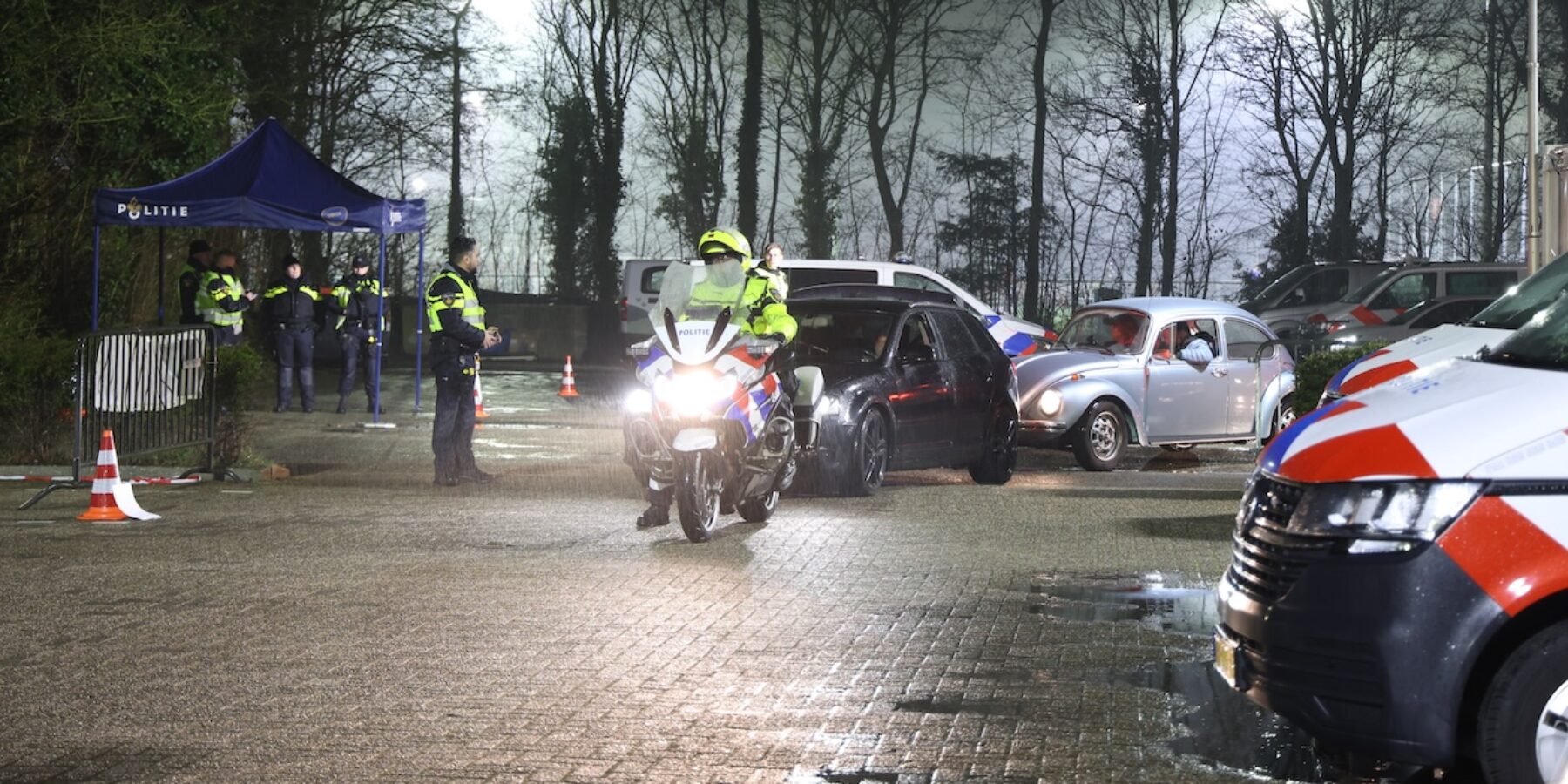 Grote verkeerscontrole op Haagse Schouwweg Leiden.