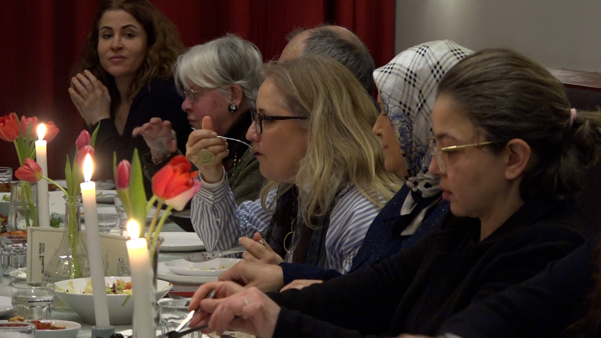 Naast het verbreken van het vasten draait de Iftar om verbinding.