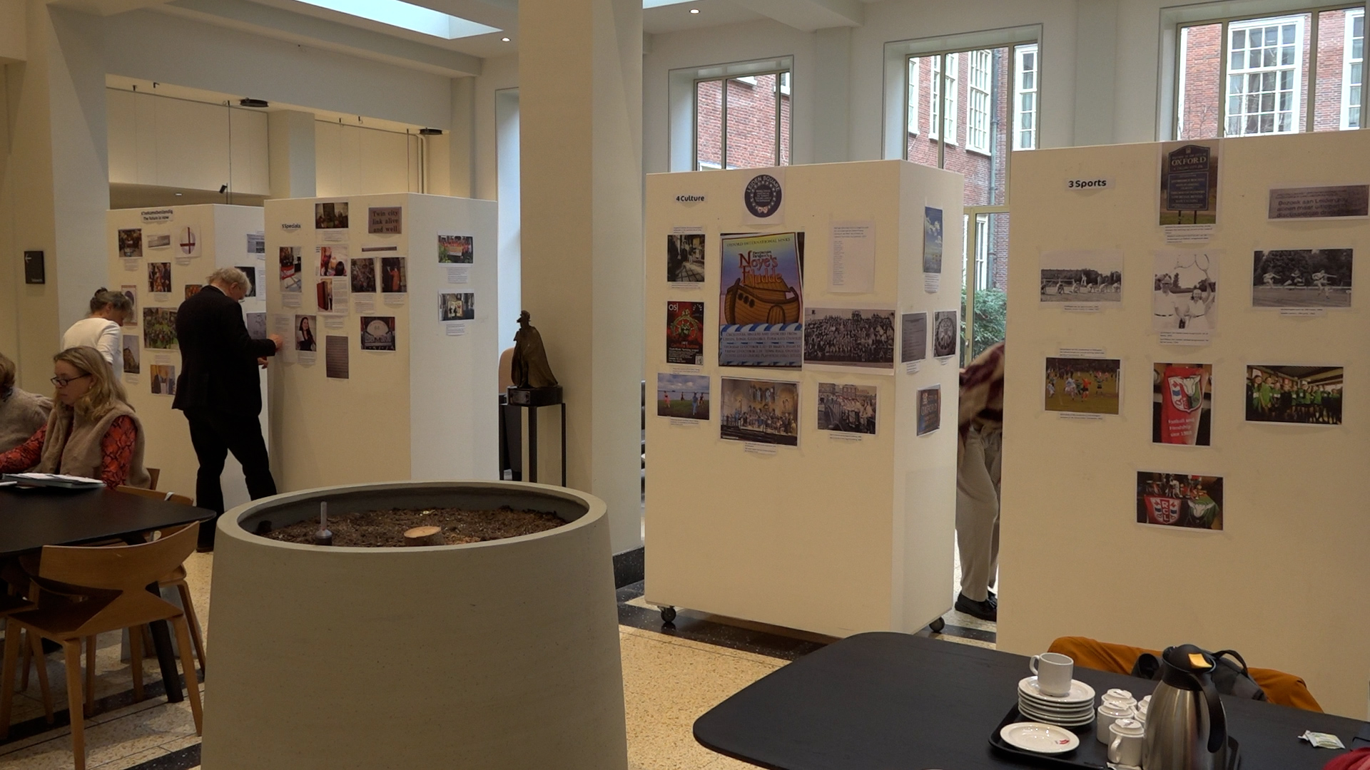 De zuilen staan nu weer op hun plek