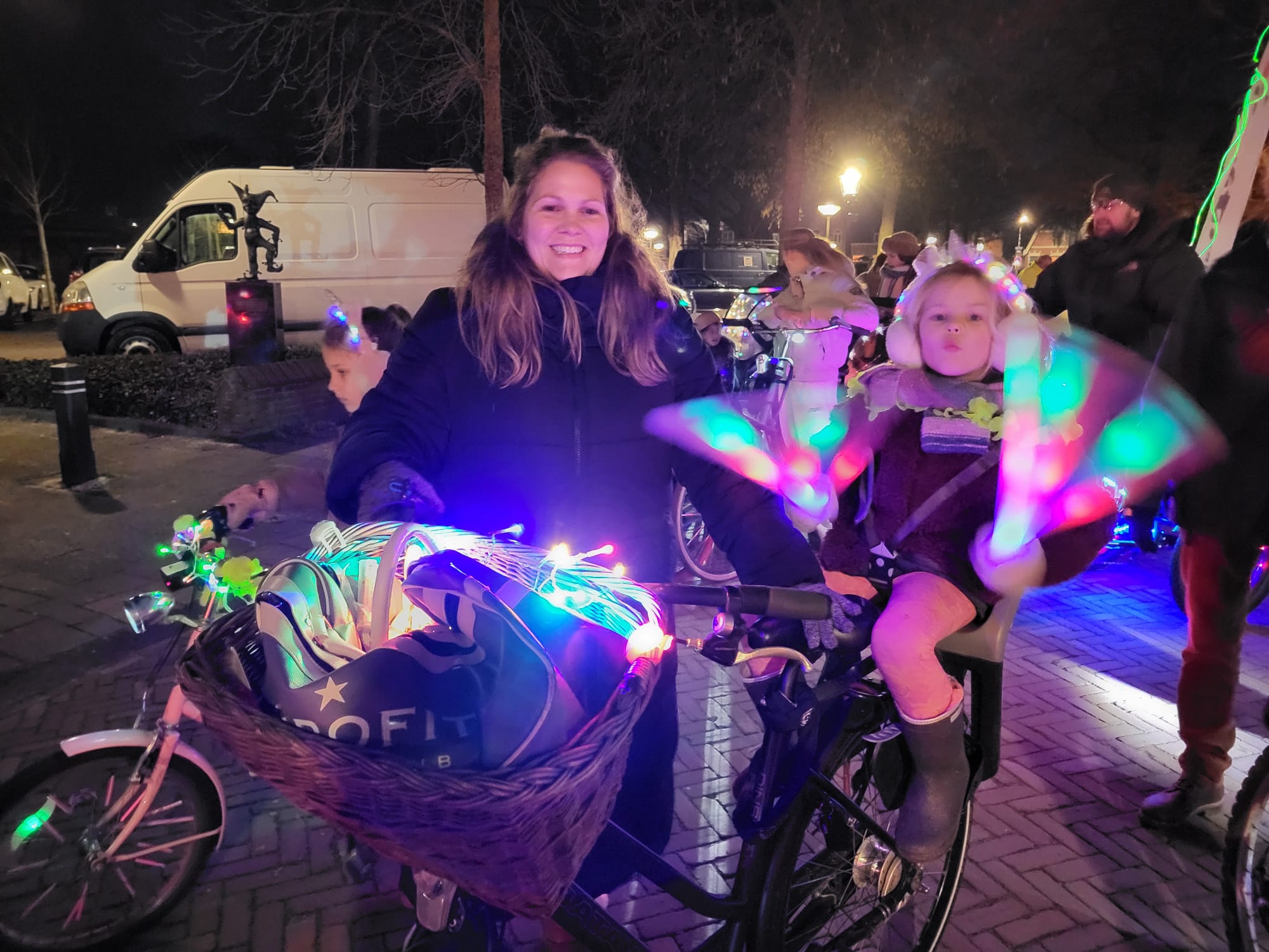 Alle kinderen kwamen met verlichte fietsen. (Foto: Centraal+).