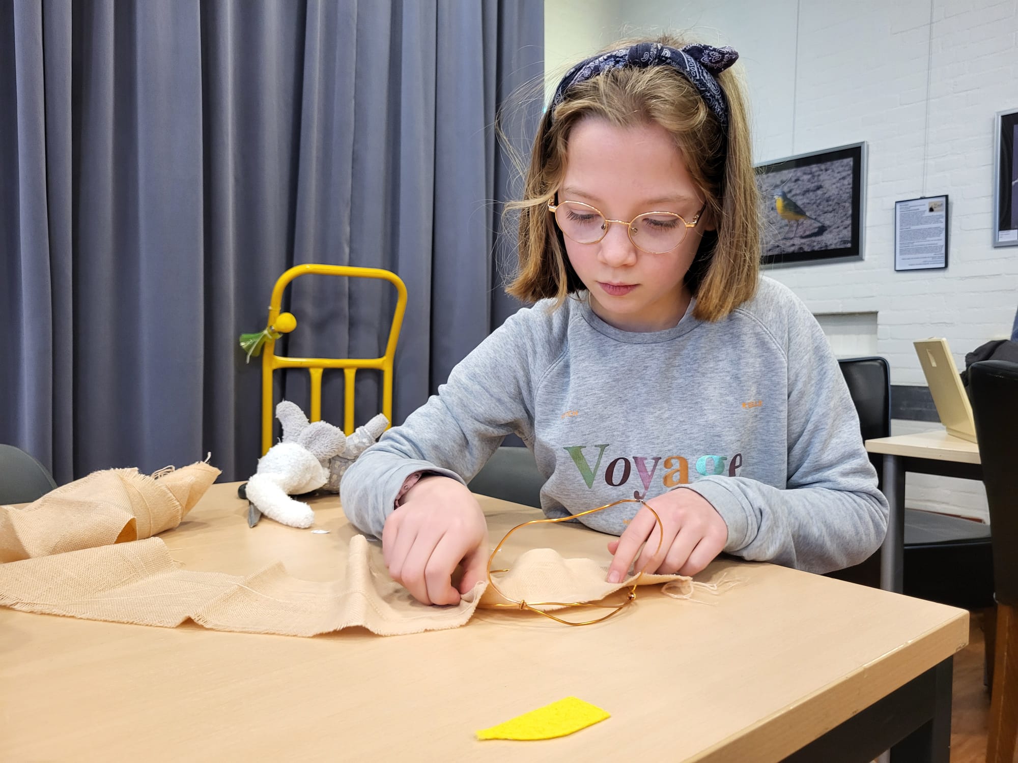 Een leerling maakte een stoeltje voor haar knuffels