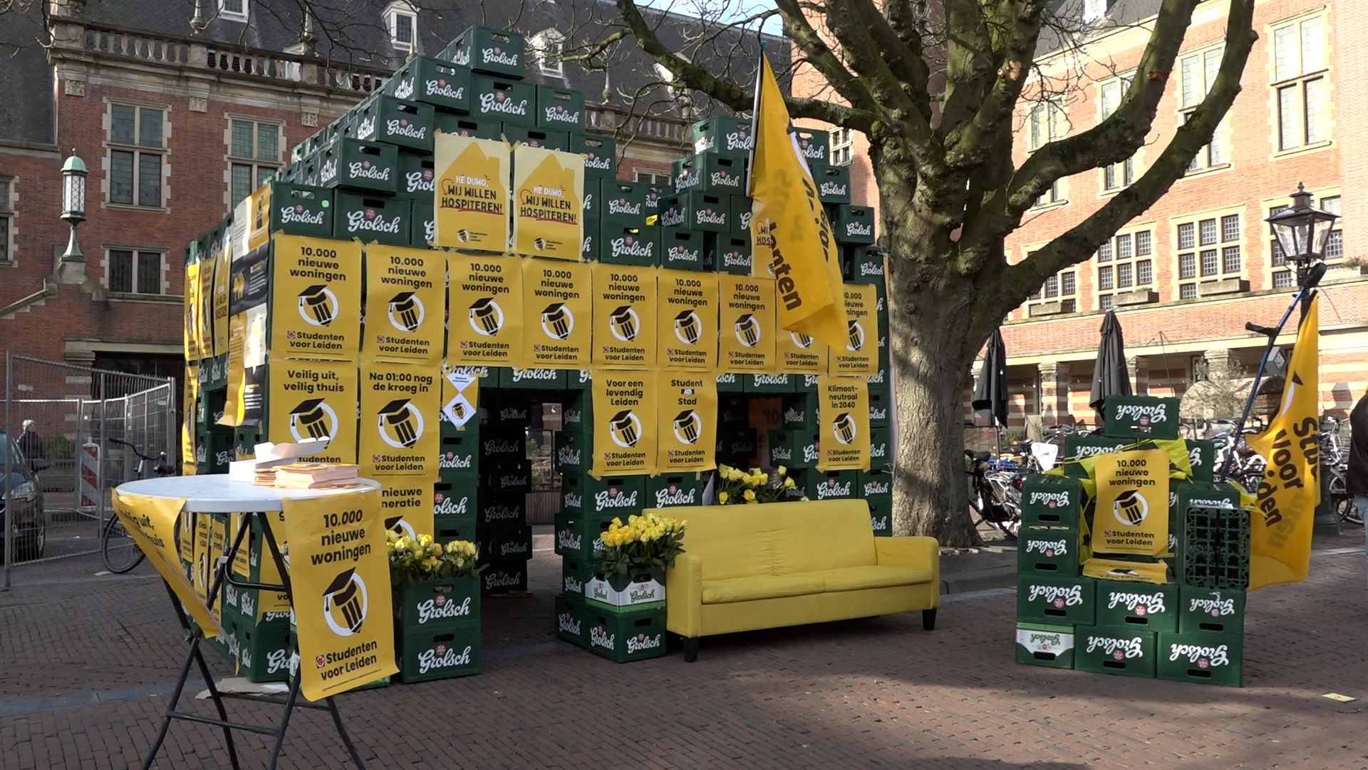 Het huis was gemaakt van 350 bierkratten