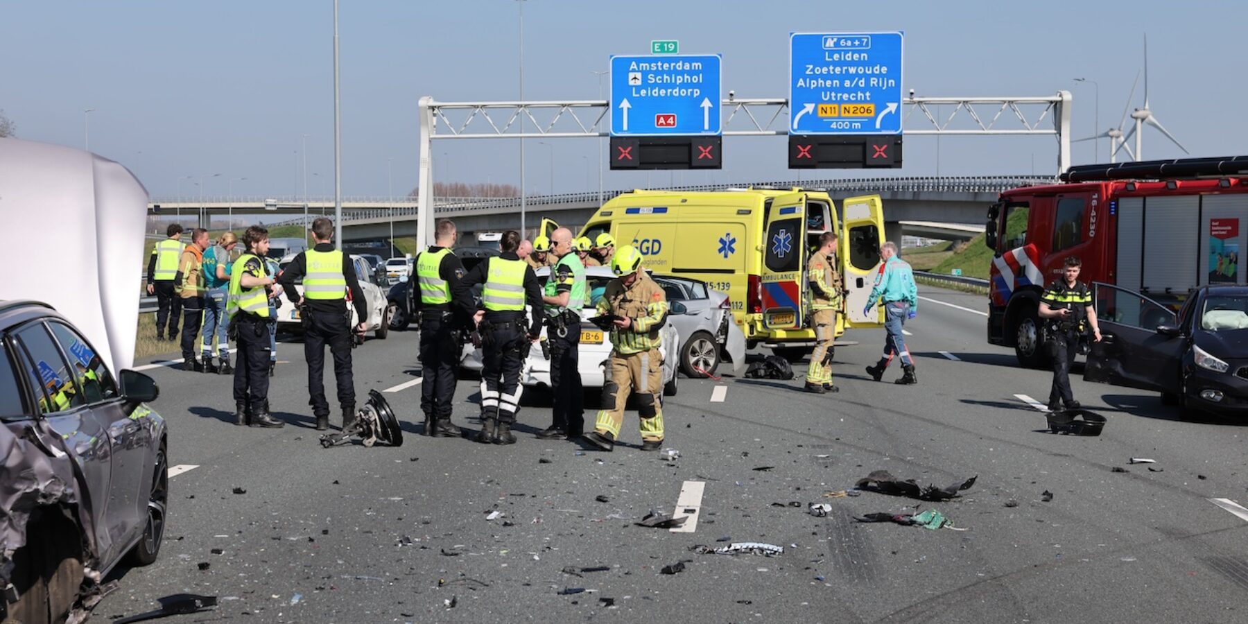 Flink ongeval op A4 met zes betrokken auto's.