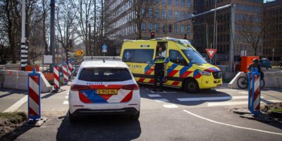 Plesmanlaan in Leiden afgesloten na ongeval.