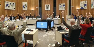 Juichende gemeenteraad in Leiderdorp.