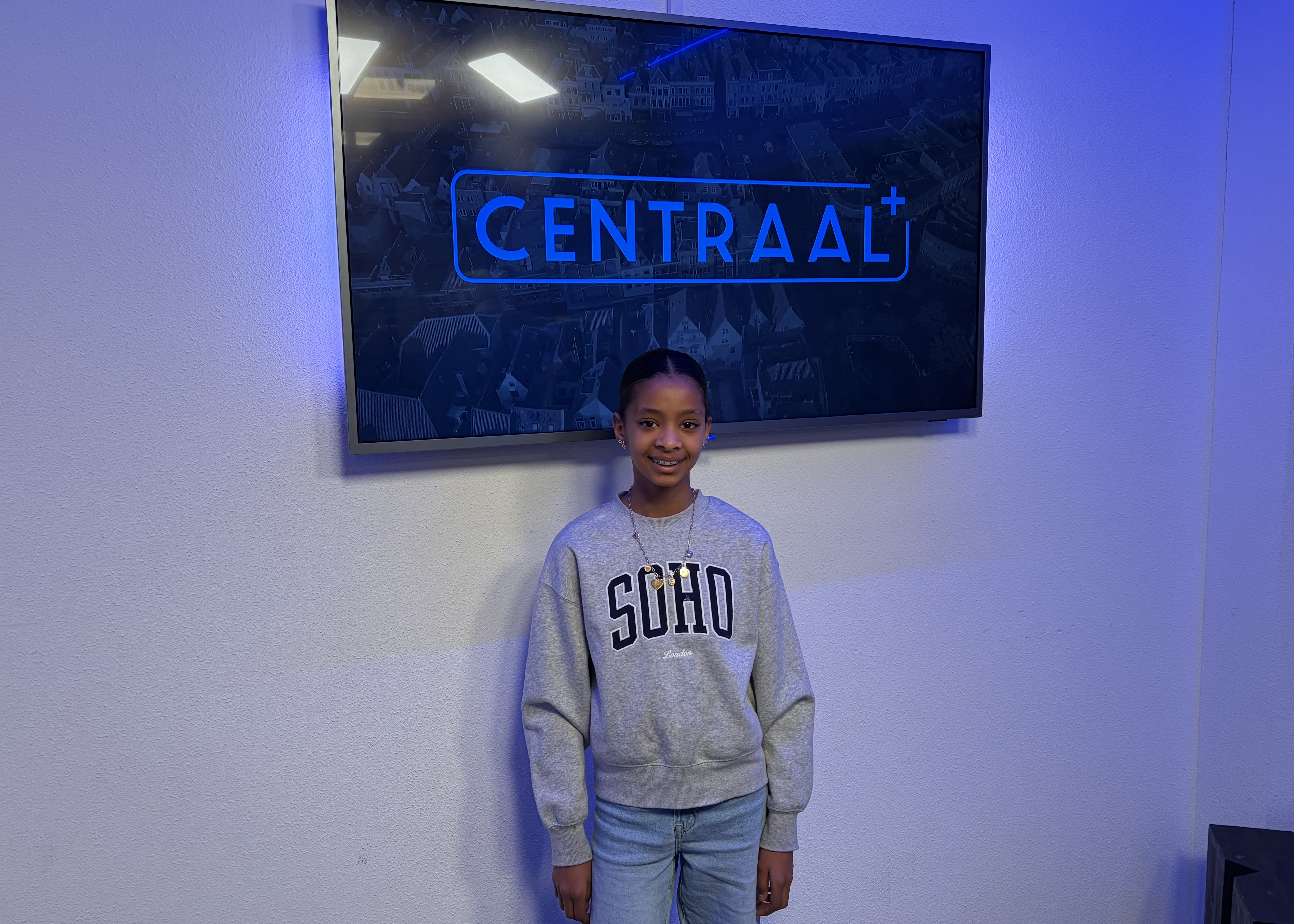 Naemi Tsegay te gast in de studio van Centraal+ bij De VrijMiBo