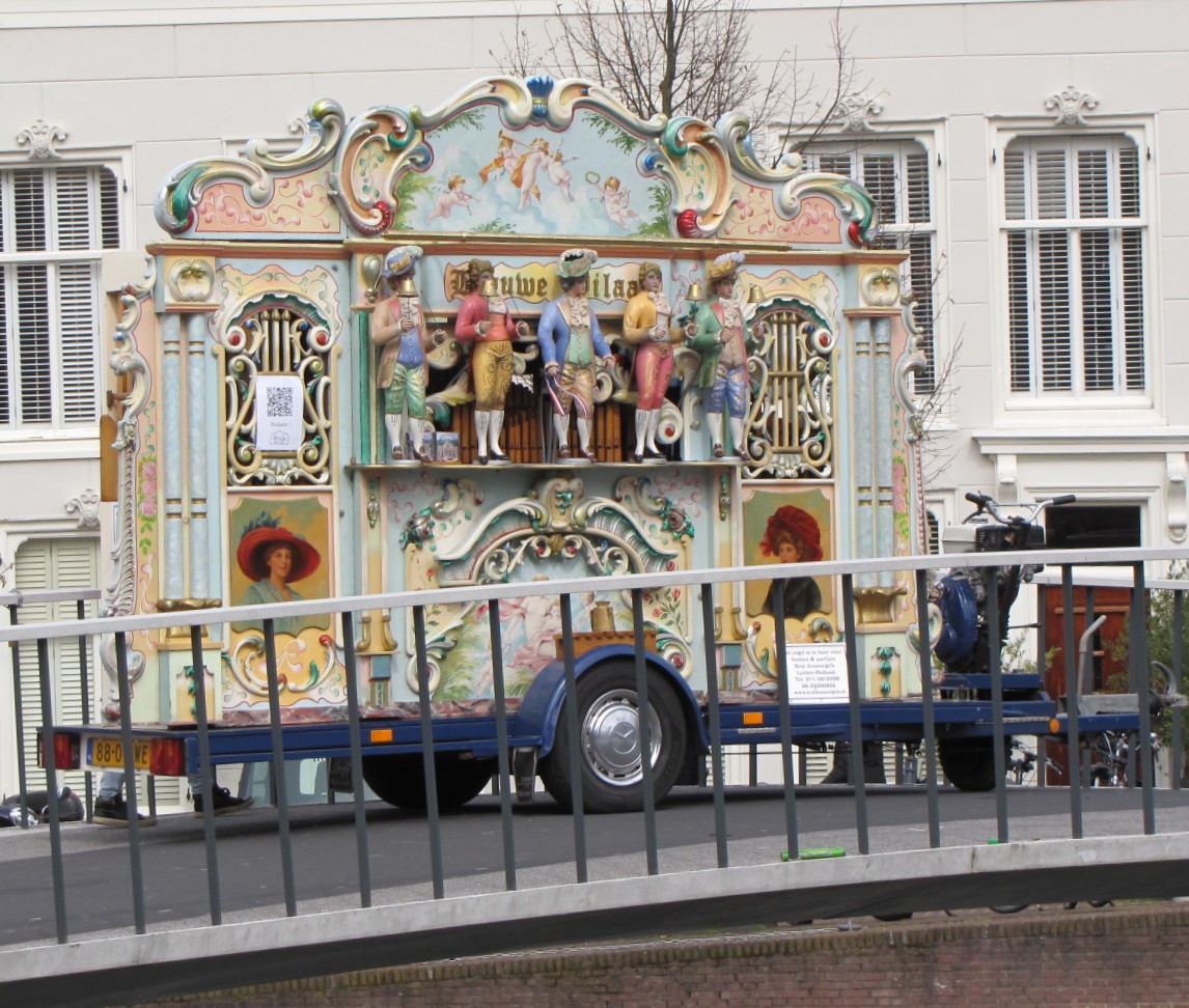 Blauwe Pilaar op de Catharinabrug. (Foto: Paul Aalbers)