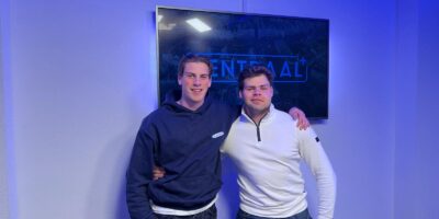 Wessel en Wieger de Haas halen geld op voor KWF tijdens de Leidse Marathon op Moederdag