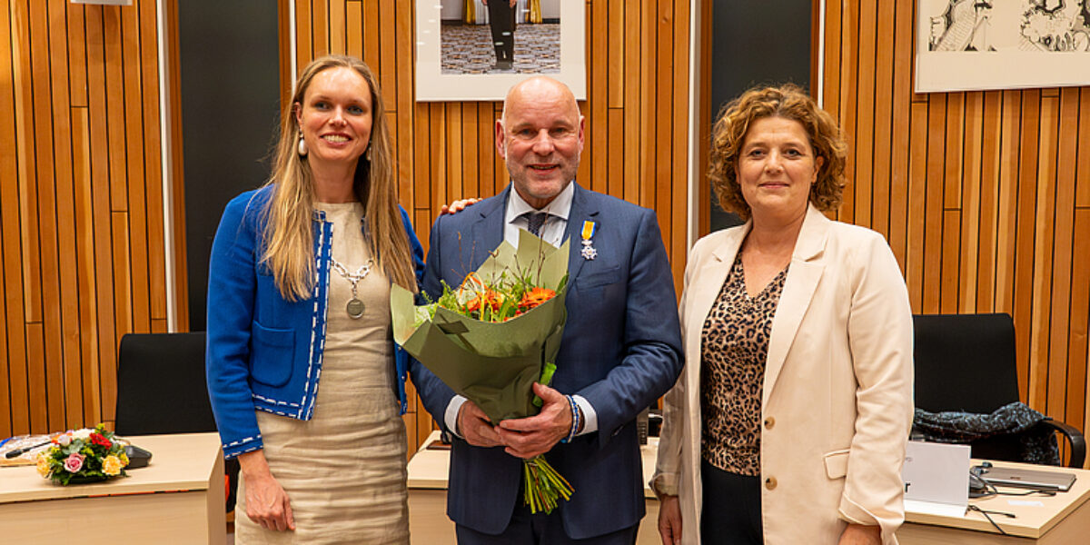 Scheidend raadslid Olaf McDaniel krijgt koninklijke onderscheiding
