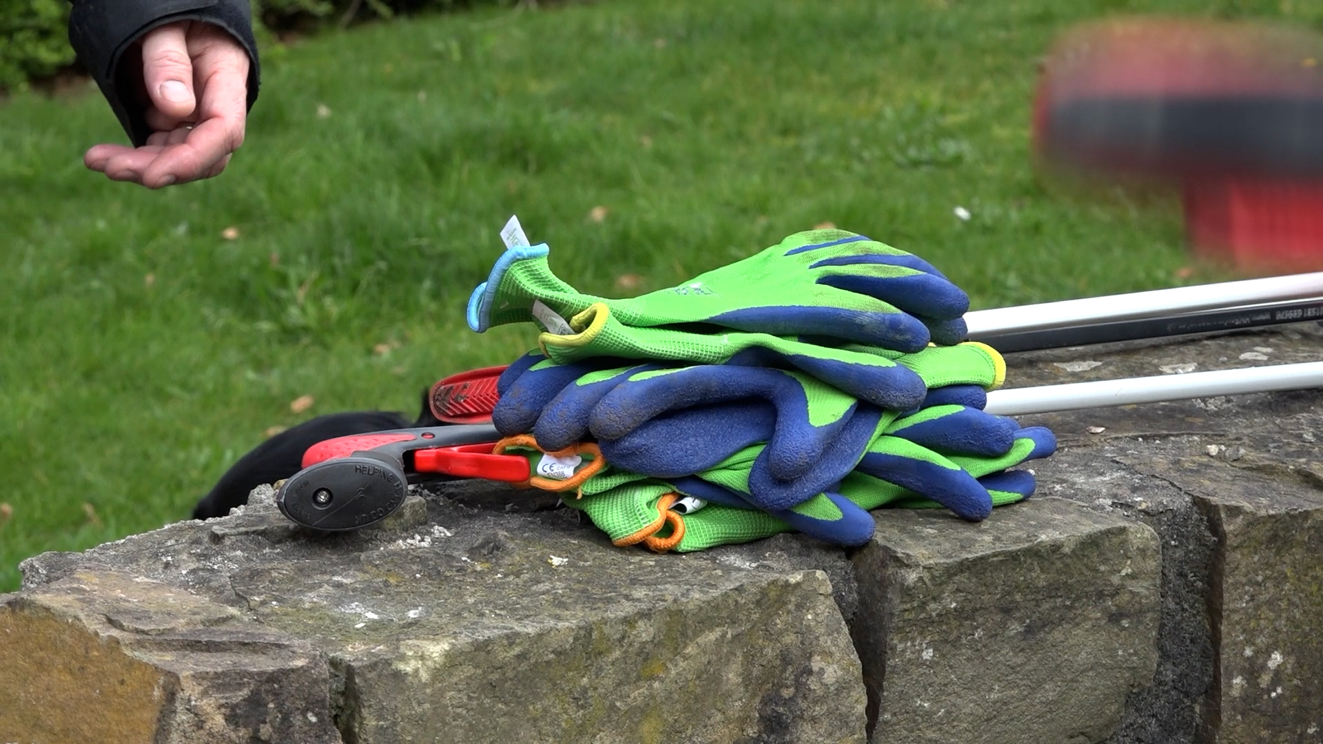 Materiaal om afval te prikken kan geleend worden via de gemeente