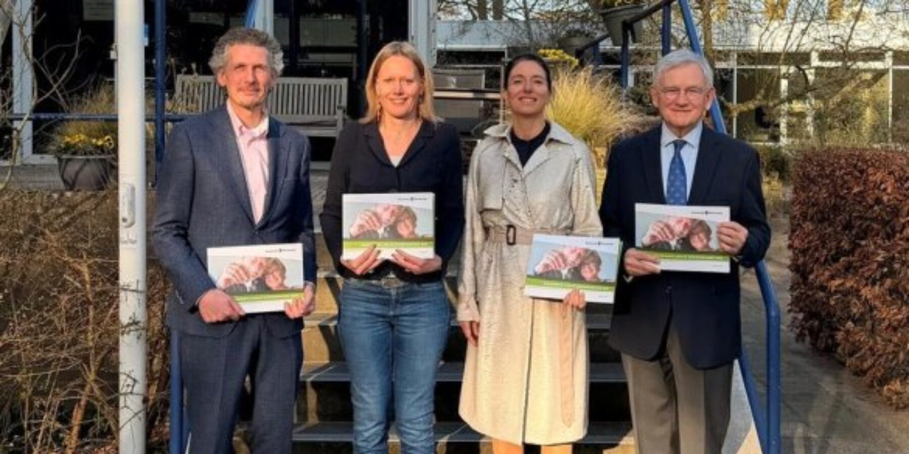 Wassenaar overhandigt woonzorgvisie