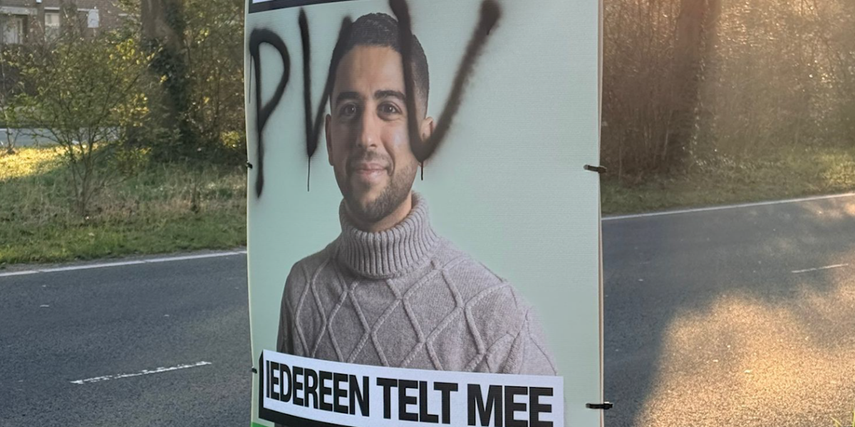 Campagneborden Leiderdorp beklad: 'PVV'