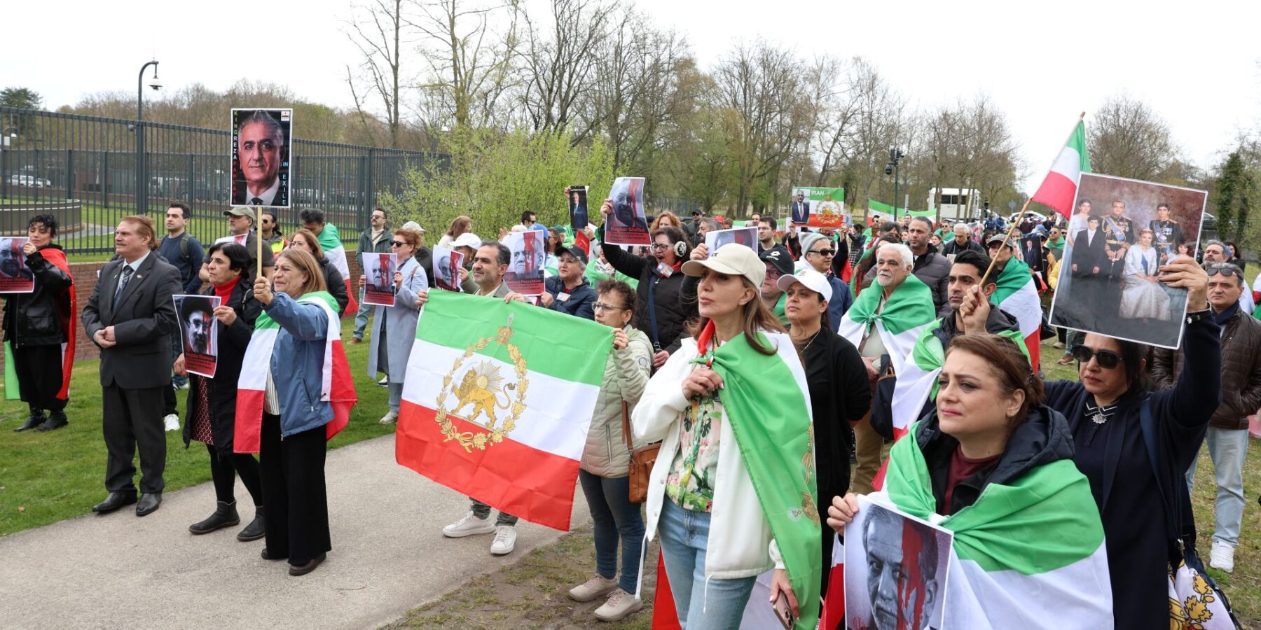 Iraniërs demonstreren bij Amerikaanse ambassade