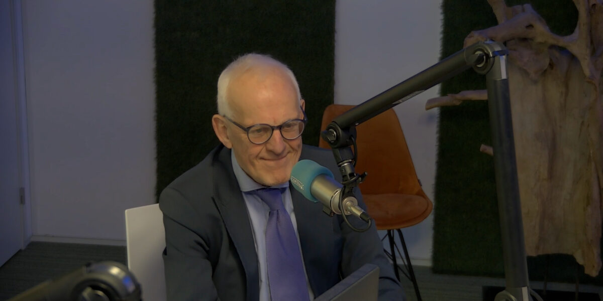 Cees Bremmer neemt na 24 jaar afscheid van gemeenteraad Voorschoten