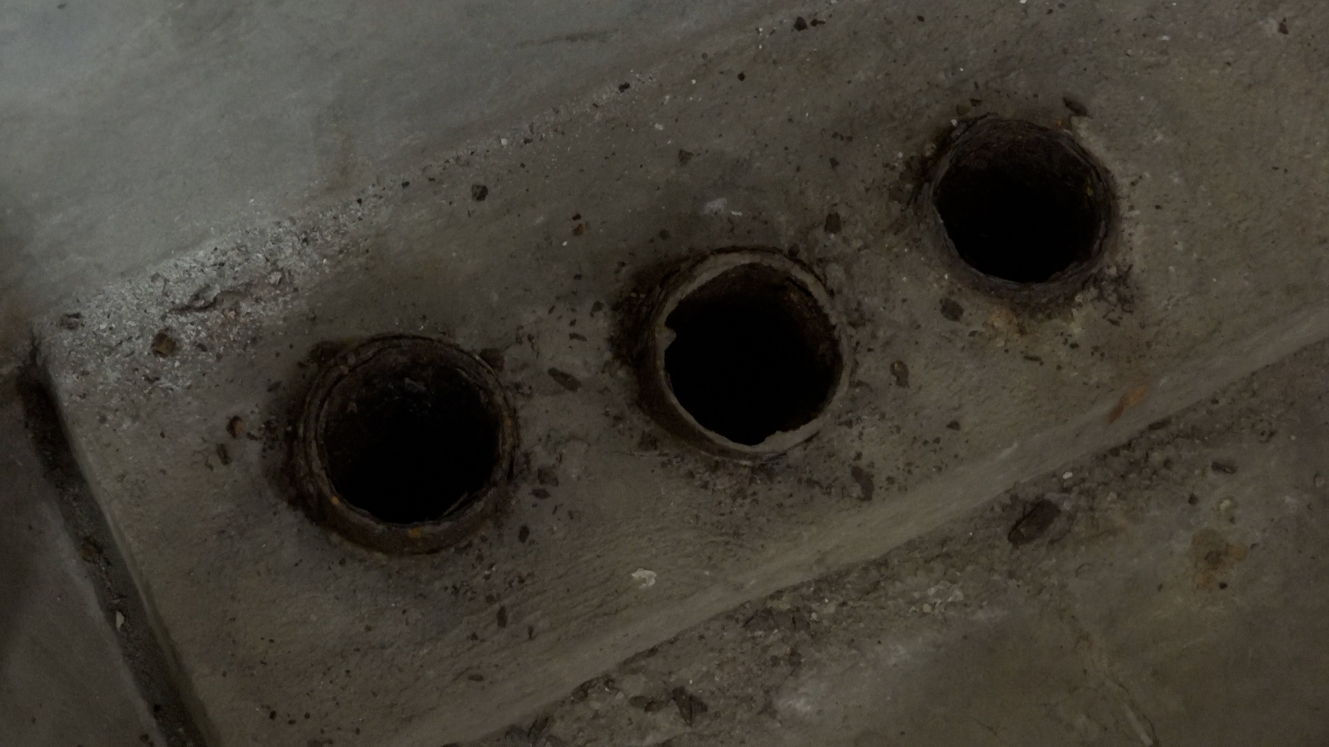 De buizen voor bekabeling