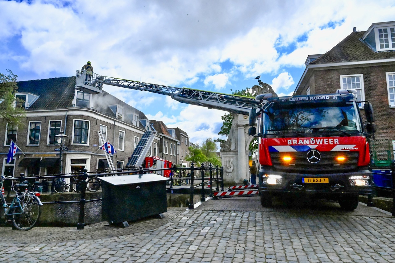 Brandweer houdt oefening in binnenstad van Leiden