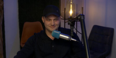 Jordy Pastoor in de studio van Centraal+