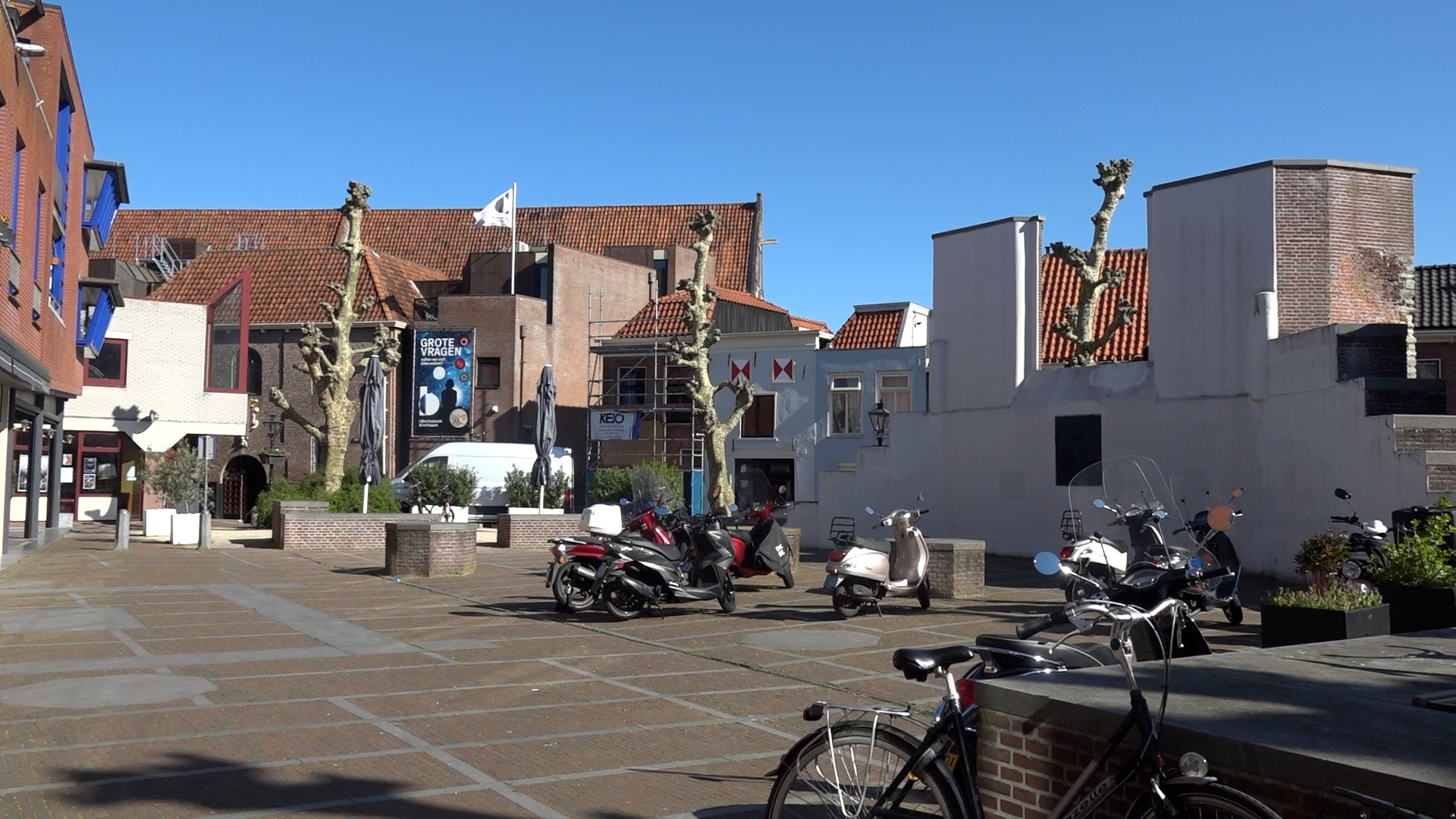 De huidige staat van het plein
