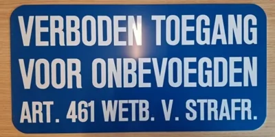 Een voorbeeld van een 461-bord voor scholen in Leiderdorp.