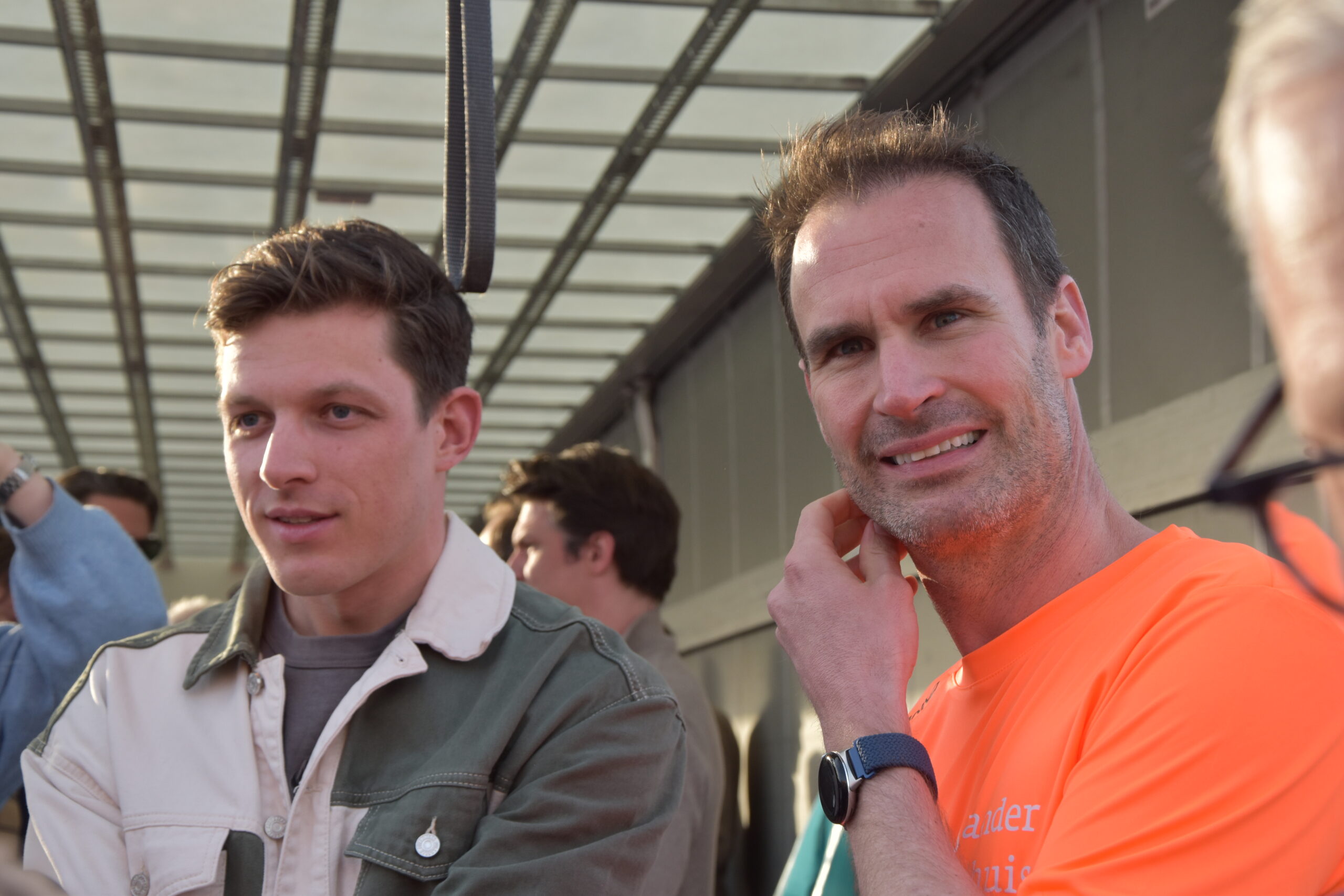 Starter van de Singelloop Thijmen Snel met de burgemeester van Leiden. (Foto: Peter van Delft).