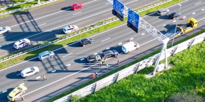 Drie auto's botsen A4 afrit Zoeterwoude