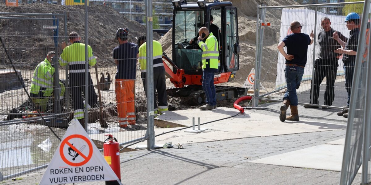 Gas- en waterlekkage tijdens werkzaamheden in Leiden snel onder controle